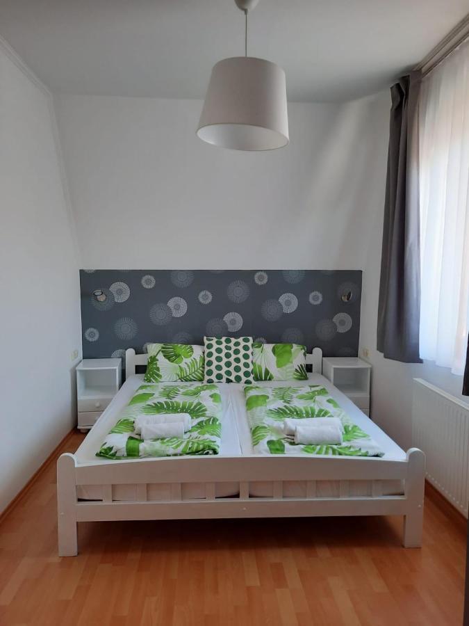 Gabi Apartmanhaz Балатонлелле Экстерьер фото