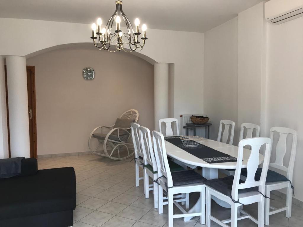 Gabi Apartmanhaz Балатонлелле Экстерьер фото